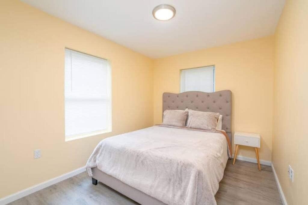 Gorgeous Waterfront 2 Bedroom 1 Bath Modern Home. New Haven Esterno foto