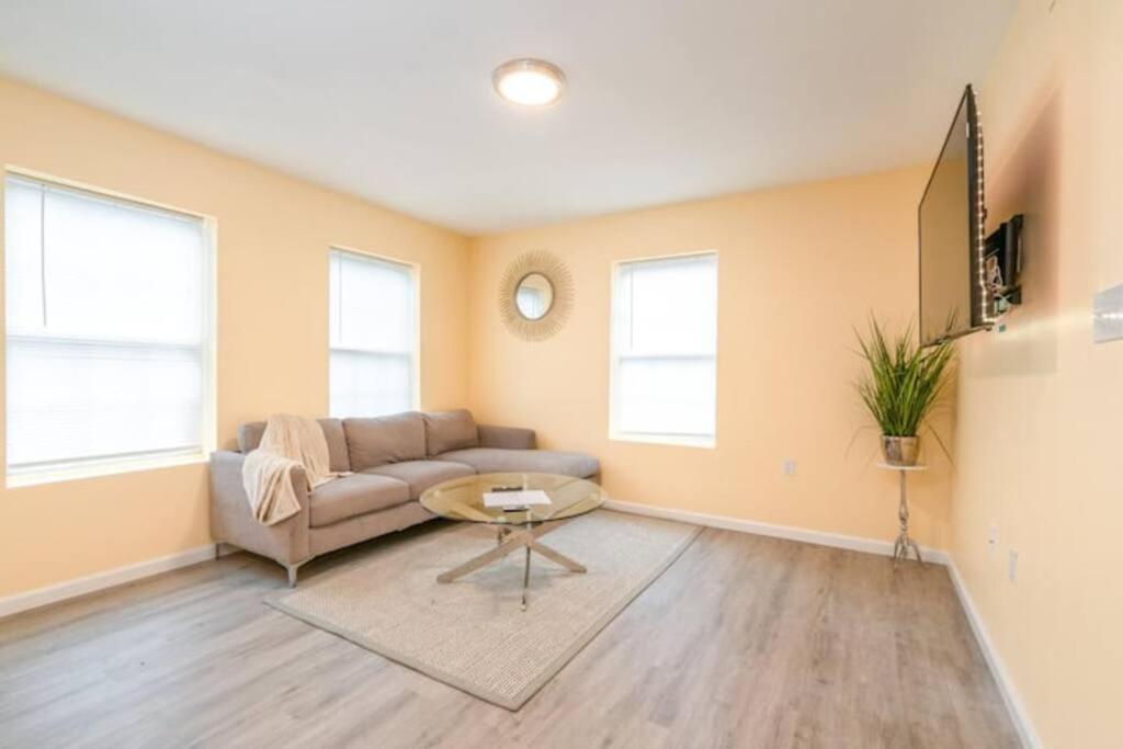 Gorgeous Waterfront 2 Bedroom 1 Bath Modern Home. New Haven Esterno foto